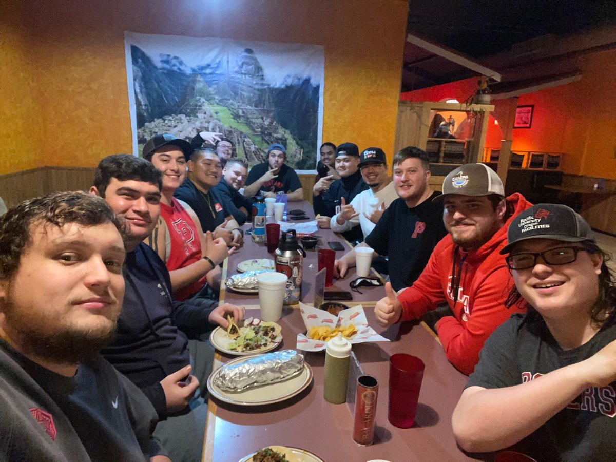 Coach_Taura's tweet image. Proud of these hammahz keeping da PAC U OL tradition. #supportlocal #straightbangahz missing da young dudes. Let’s get it tomorrow😈 🤙🏼🔨 #BoxerOhana