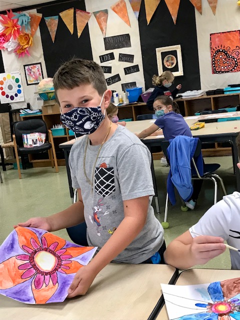 ElizabethSimre1's tweet photo. Back in school 5 days a week means ART EVERY WEEK! Ahhhh, they needed this! #NSfairport #northsideheroes #FCSDtweets https://t.co/ZQkUJJ3zfg