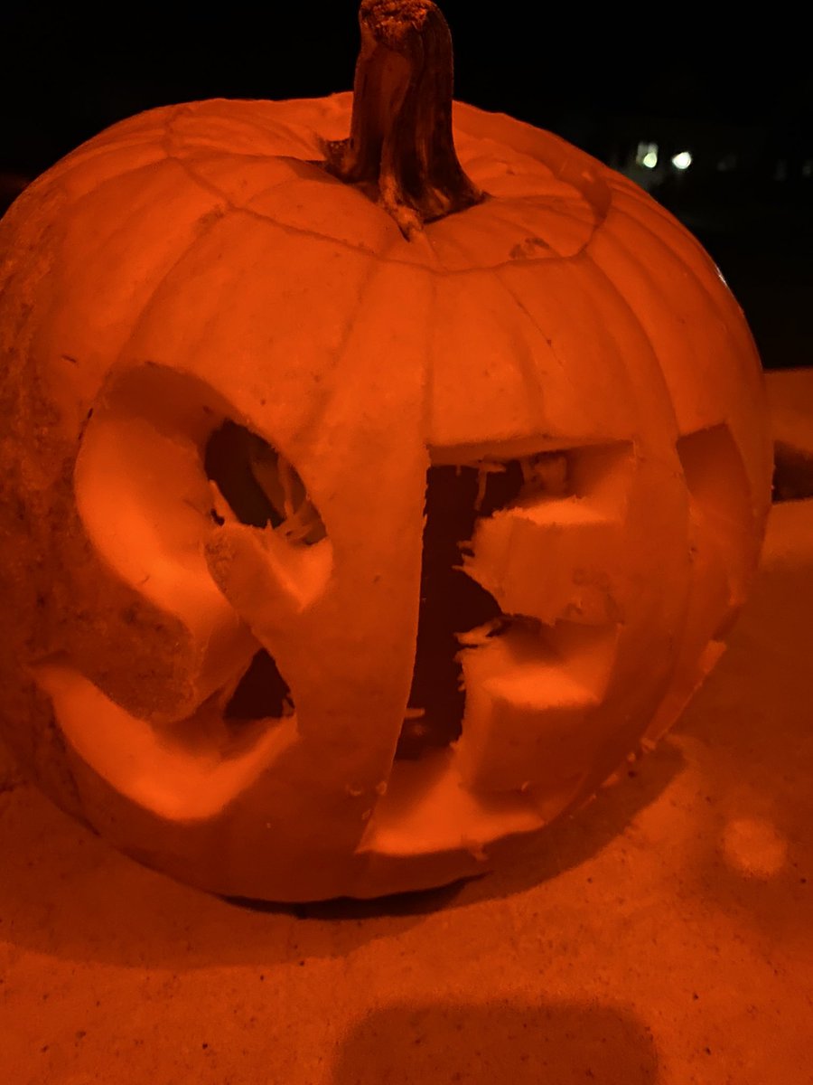 StEdsXC's tweet photo. The xc girls were talking at practice about having team time tonight and carving pumpkins. Are they the BEST or what???? I’m so blessed. I think they’re excited for the great pumpkin run🎃Thanks ladies🧡 https://t.co/7Ux8D5JFNt