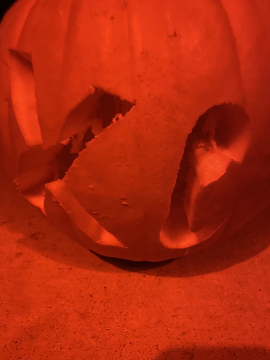StEdsXC's tweet photo. The xc girls were talking at practice about having team time tonight and carving pumpkins. Are they the BEST or what???? I’m so blessed. I think they’re excited for the great pumpkin run🎃Thanks ladies🧡 https://t.co/7Ux8D5JFNt