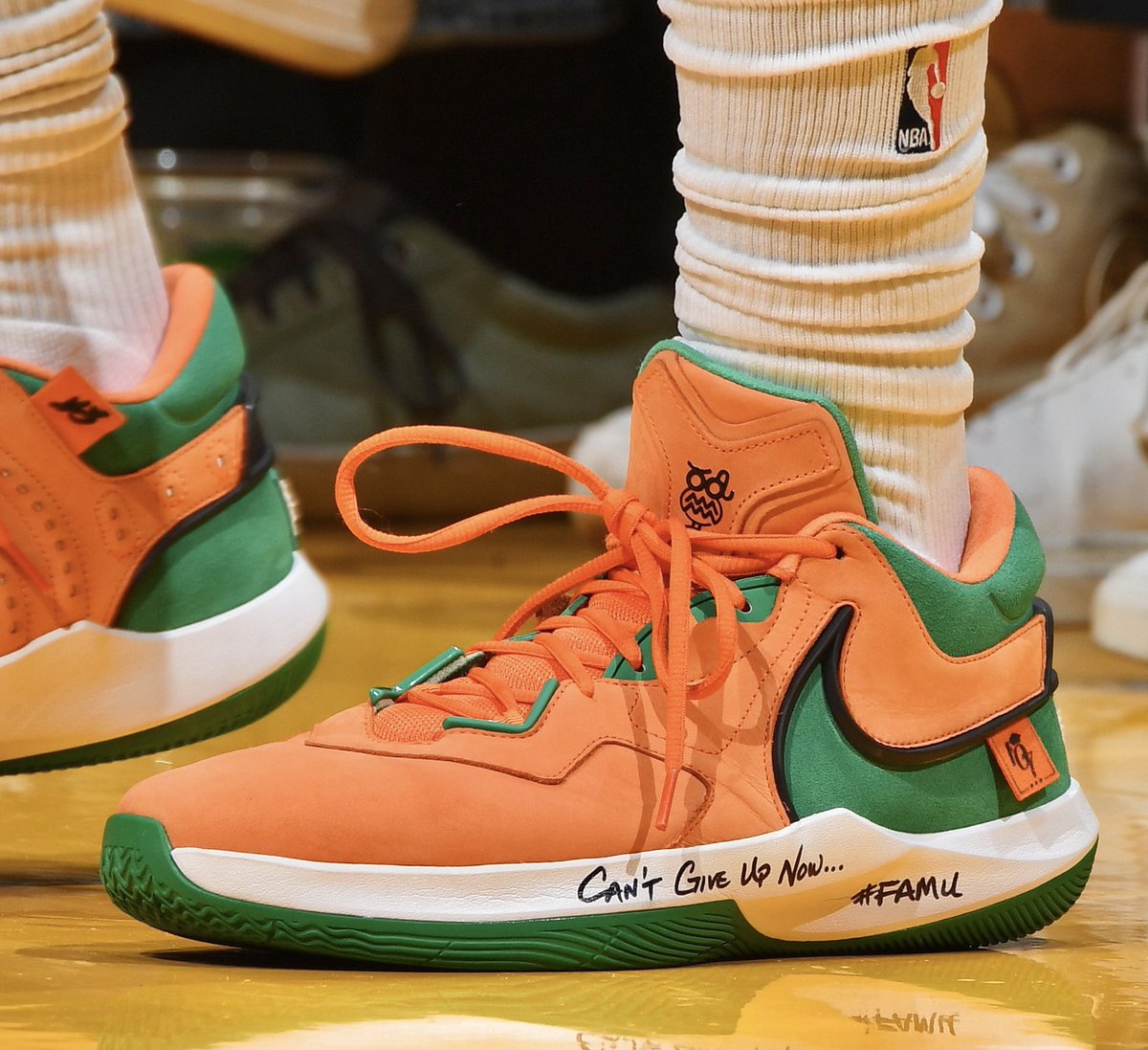 FAMUAthletics's tweet photo. .@CP3 with some 🔥🔥

#FAMU | #FAMUly | #Rattlers | #FangsUp 🐍 https://t.co/9msXIDitDc