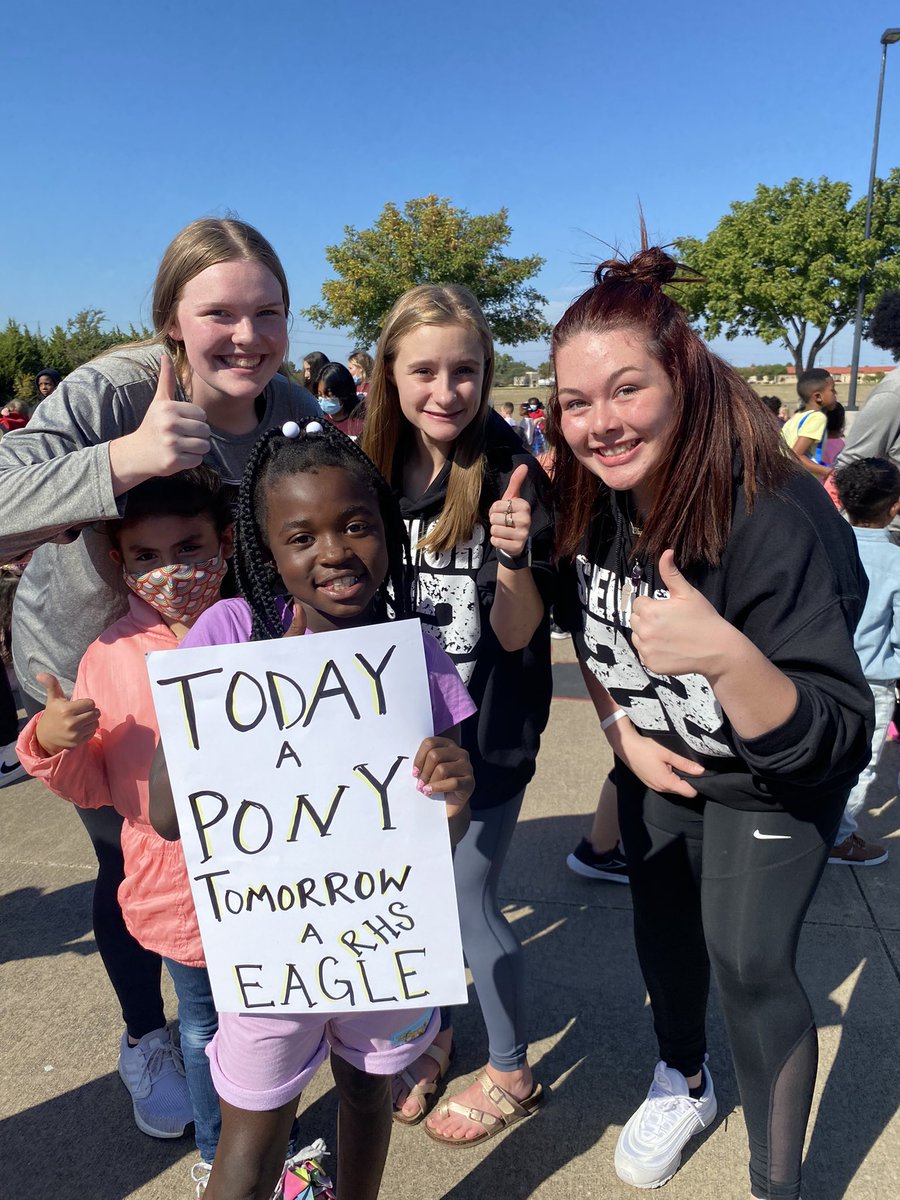MLevvis's tweet photo. Operation LETTNATION was a success!!  I had fun dancing and teaching them the Rowlett way !! #futureeagles @RHS_EagleVBALL @RHS_Eagles @Pearson_Ponies https://t.co/5shHIIdW2j