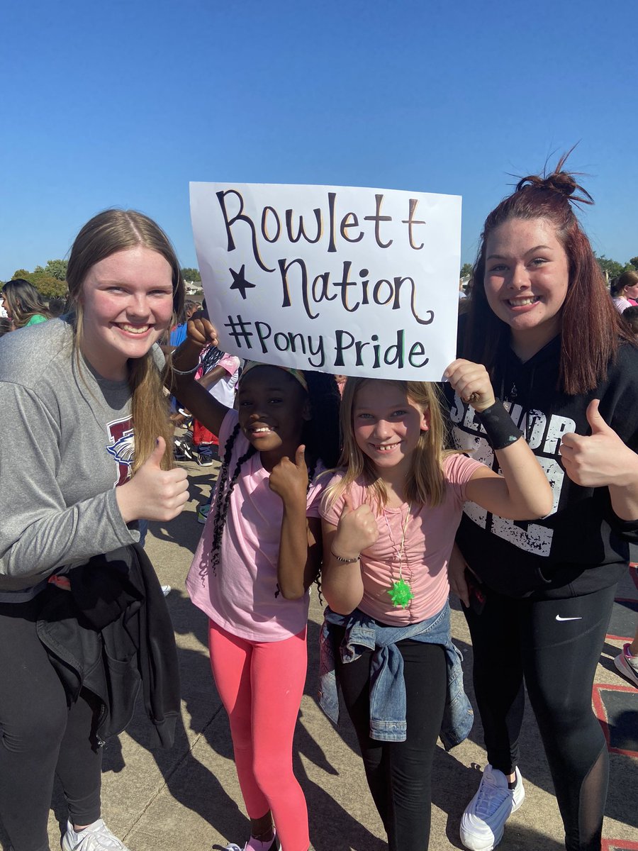 MLevvis's tweet photo. Operation LETTNATION was a success!!  I had fun dancing and teaching them the Rowlett way !! #futureeagles @RHS_EagleVBALL @RHS_Eagles @Pearson_Ponies https://t.co/5shHIIdW2j