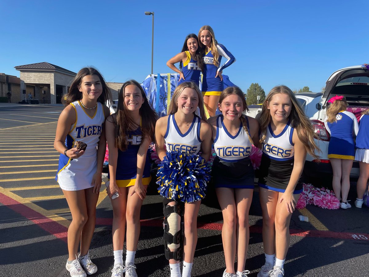 FrenshipHSCheer's tweet photo. Thanks for having us Northridge Elementary!! We had a blast at the trunk or treat tonight!! #TigersHelpingTigers #BeTheirPerson #FrenshipCheer2021 https://t.co/QXzZmrVSJc