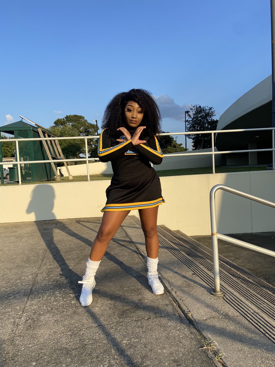 kingkaaeee's tweet photo. ‘ i heard you mentioned something about hair 👀🥵’
#BIGHAIR🦁
#Homecoming2021 #SUHC21 #GreekShow #SU22 #GeauxJags ✨ https://t.co/O2PXB5mQWE