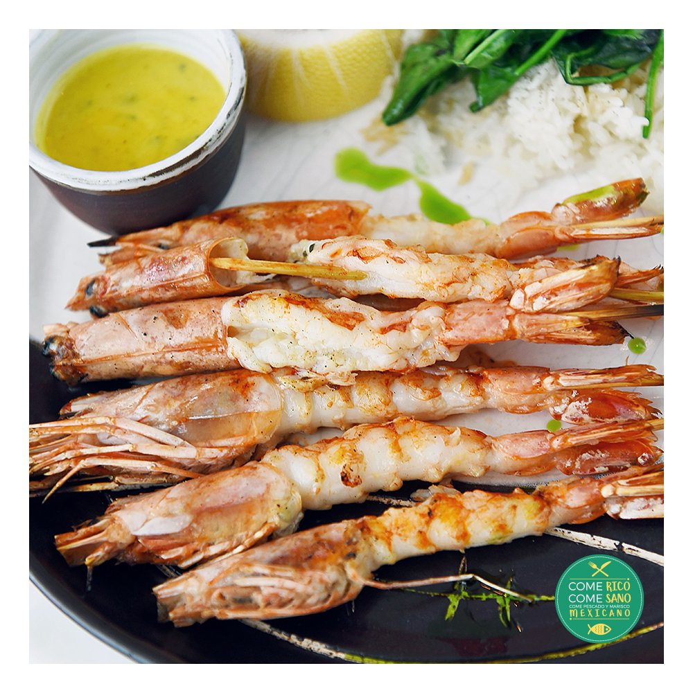 🐟 Los pescados y mariscos son la principal fuente natural de los ácidos grasos Omega-3🦐, un tipo de grasa poliinsaturada que el cuerpo no genera de manera natural, pero que, gracias a su función antioxidante, son necesarios para reforzar nuestras defensas y mantenernos sanos🌊