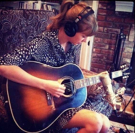 fetustayIor's tweet photo. red season https://t.co/n3vXbbjVQe