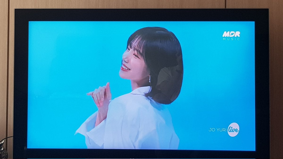 chan_dle_'s tweet photo. 주말을 여는 유리 라이브💕
어쩜 못하는게 없니...🙂
예쁜건 크게 보고
잘 부르는건 크게 들어야지 ❤
우리 유리 앞으로도 잘 부탁드려요🙏

#itsLive_event_JOYURI
#유리메일 https://t.co/Cvm7tqMKeY