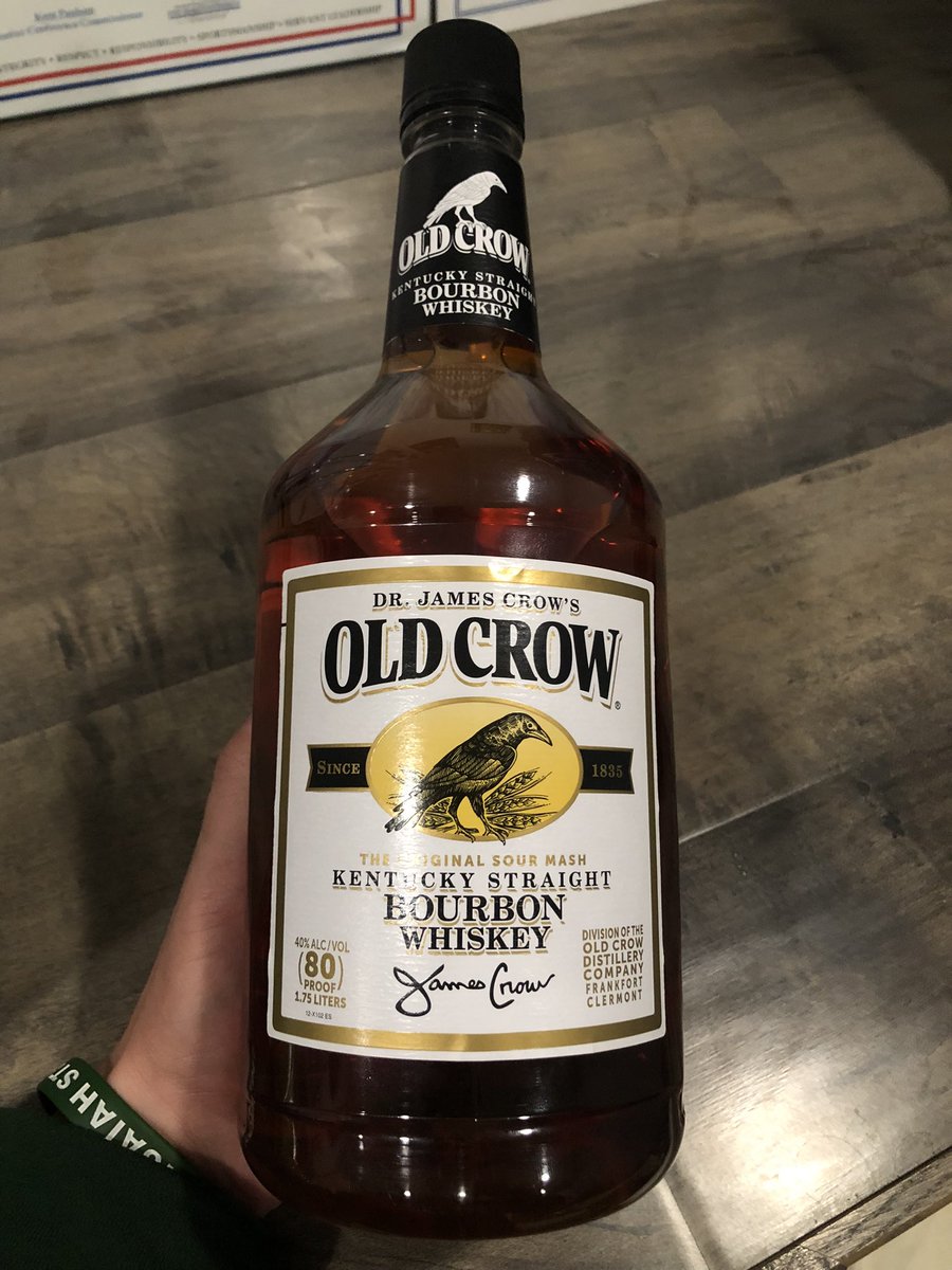isaiahweldon's tweet photo. Shoutout to the Big Tomahawk!! I’ve had added motivation to make eagles since he started the inside joke and I always text him when I get an “Old Crow”. Russ is a great dude and always supports us student athletes. Thanks for the gift buddy! @RussPhillips11 https://t.co/Frmi4oXh0e