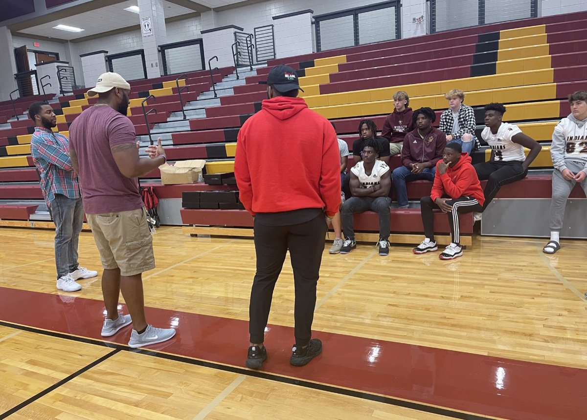 What an honor it was to work with the Vidalia Basketball team in getting them their new HMBL tracksuits for the upcoming season! Major s/o to <a href="/VidaliaHoops/">Vidalia Basketball</a> for everything! We wouldn’t be in this position without you 💪🏾💯. It’s time to get T’d 🆙