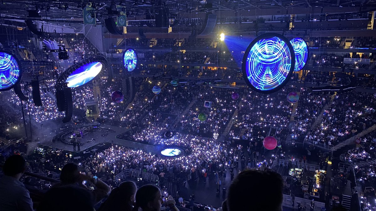 tomoyasuzuki's tweet photo. Coldplay!!! https://t.co/TrS9YQZb4o
