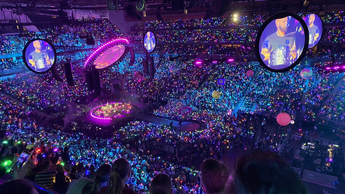 tomoyasuzuki's tweet photo. Coldplay!!! https://t.co/TrS9YQZb4o