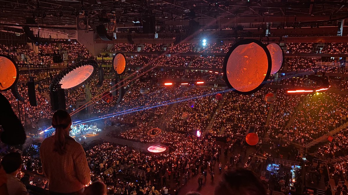 tomoyasuzuki's tweet photo. Coldplay!!! https://t.co/TrS9YQZb4o