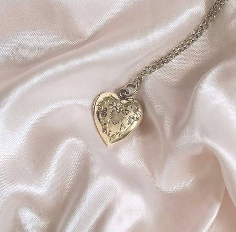 SAINTL1LITH's tweet photo. @ArianaGrande ♡ https://t.co/WSFCqmbgJn