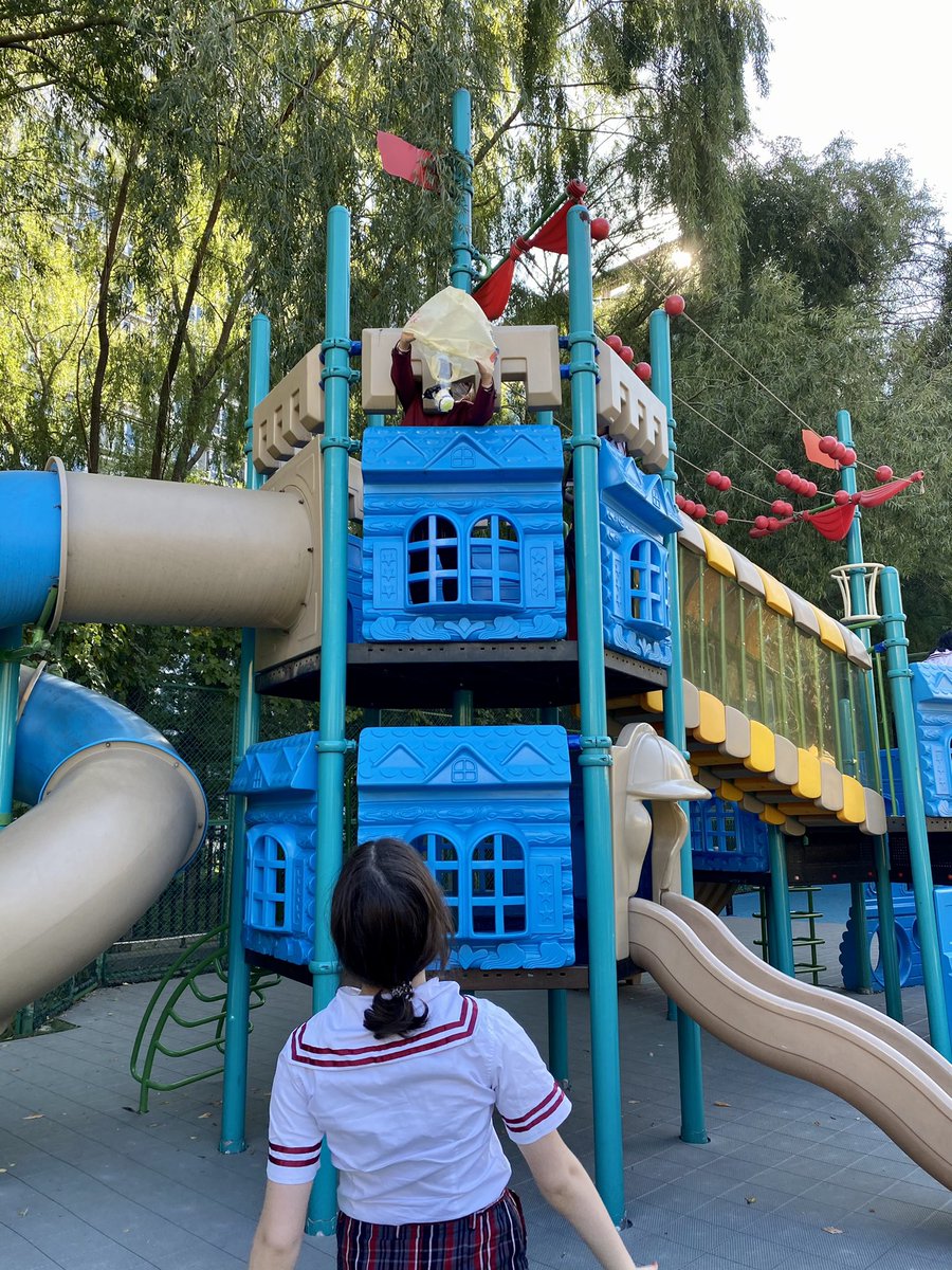 Friday’s #STEM challenge was the classic egg drop. Students used #designthinking to create parachutes. We experienced great success and had an awesome after. Another great day at #MyCISB