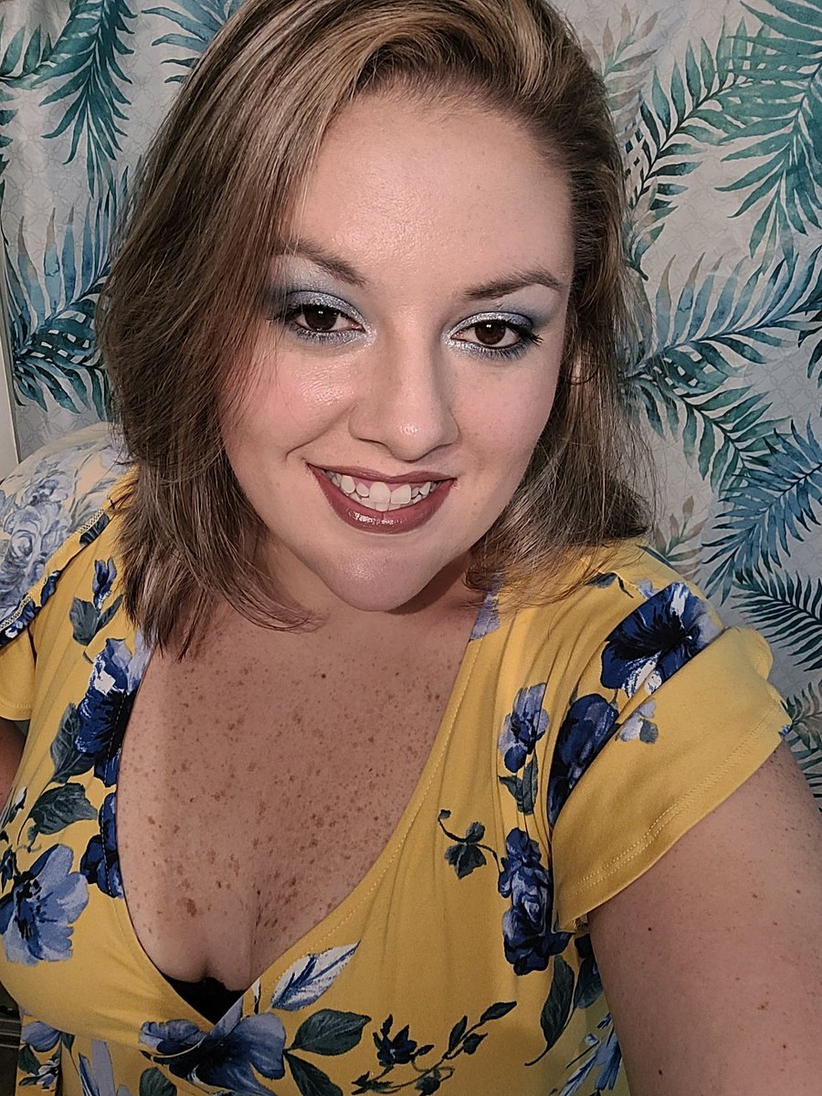 sgreen8's tweet photo. @JeffreeStar I have never hit pan on another shade as quickly as I did diamond ashes. I use it ALL. THE. TIME. I love the whole palette, but that shade is *chef's kiss* https://t.co/tRYjK6s1zt