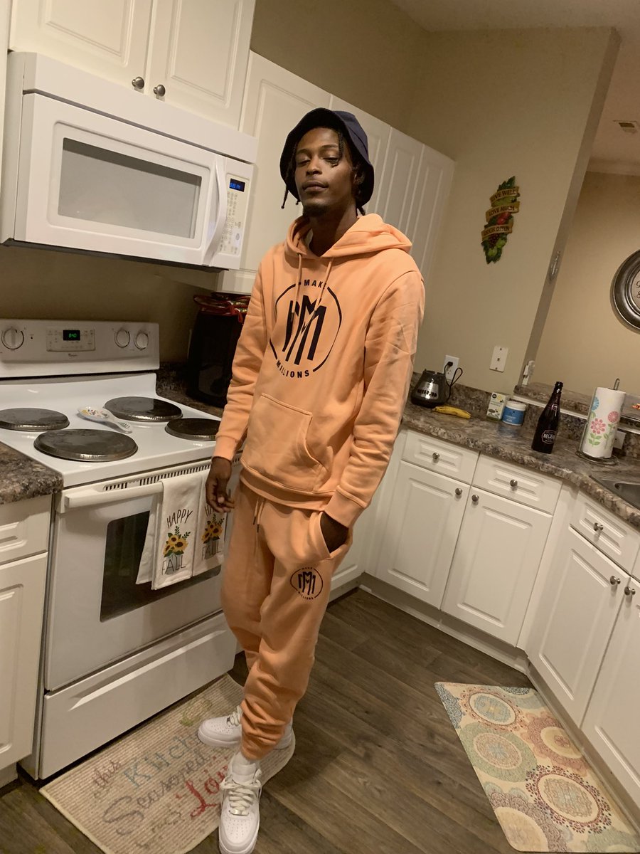 VanteRashad's tweet photo. I drink Rosรฉ ion drink lean I get fresh like itโs routine ๐
#MakeMillions https://t.co/dEmjt5LeuK