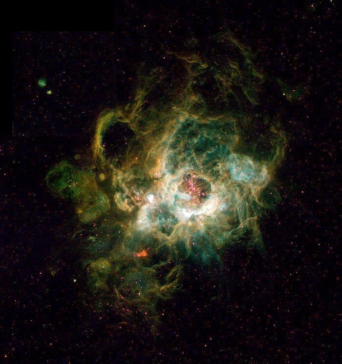 Cron_Silenzio's tweet photo. #NGC604 nella galassia #M33
Questa è un'immagine di Hubble Space Telescope di una vasta nebulosa chiamata NGC 604, che si trova nella vicina galassia a spirale #Messier33, situata a 2,7 milioni di anni luce di distanza nella costellazione del Triangolo.
Credito: NASA / ESA https://t.co/XQDOJmlfsU