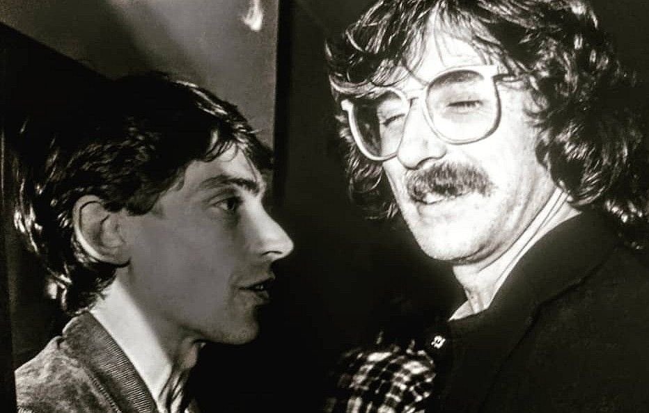 ffedericomoura's tweet photo. La amistad de Federico Moura y Charly García: nacieron el mismo día con tan solo minutos de diferencia. Cuando Charly se enteró que Fede estaba enfermo (VIH) lo primero que hizo fue ir a su depto y darle un beso en la boca. 

Unidos al nacer y en el final también❤️ https://t.co/UaPEehZHjX