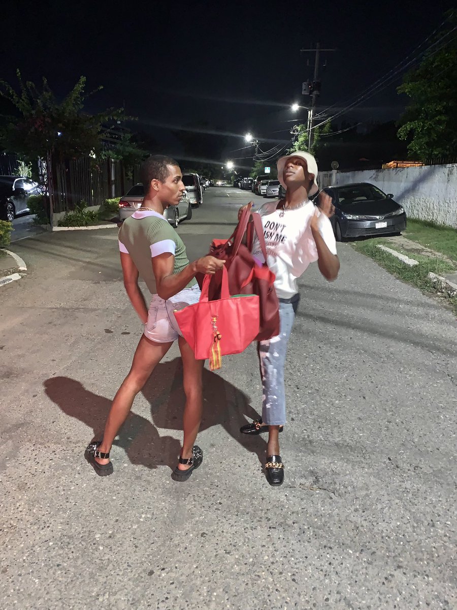 EmaniTheStylist's tweet photo. Friday mood 💥
It’s All in Bag, get it….. IG: @cotterells__emphasis
@Kyym_Savage Nation of Creatives.
#blacktranscreative #blackjoy https://t.co/h2IU4upeCw