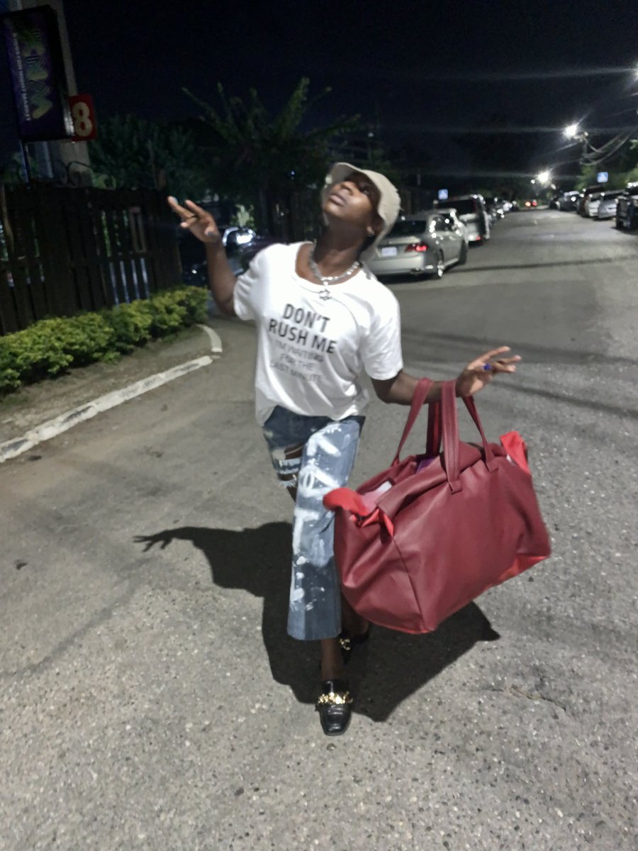 EmaniTheStylist's tweet photo. Friday mood 💥
It’s All in Bag, get it….. IG: @cotterells__emphasis
@Kyym_Savage Nation of Creatives.
#blacktranscreative #blackjoy https://t.co/h2IU4upeCw