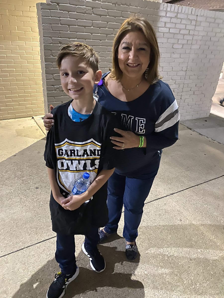 GISD4EBs's tweet photo. Great night cheering on our Garland Owls and North Garland Raiders with our Newcomer students from Memorial Pathway Academy!! #firstfridaynights #texasmums #Homecoming @2dpec @MPA_Jaguars @GHS_Owls @NGHS_Raiders @natbeach @MPA_GOJAGUARS @DebTietjen #thegisdeffect https://t.co/vKiQEx1YRZ