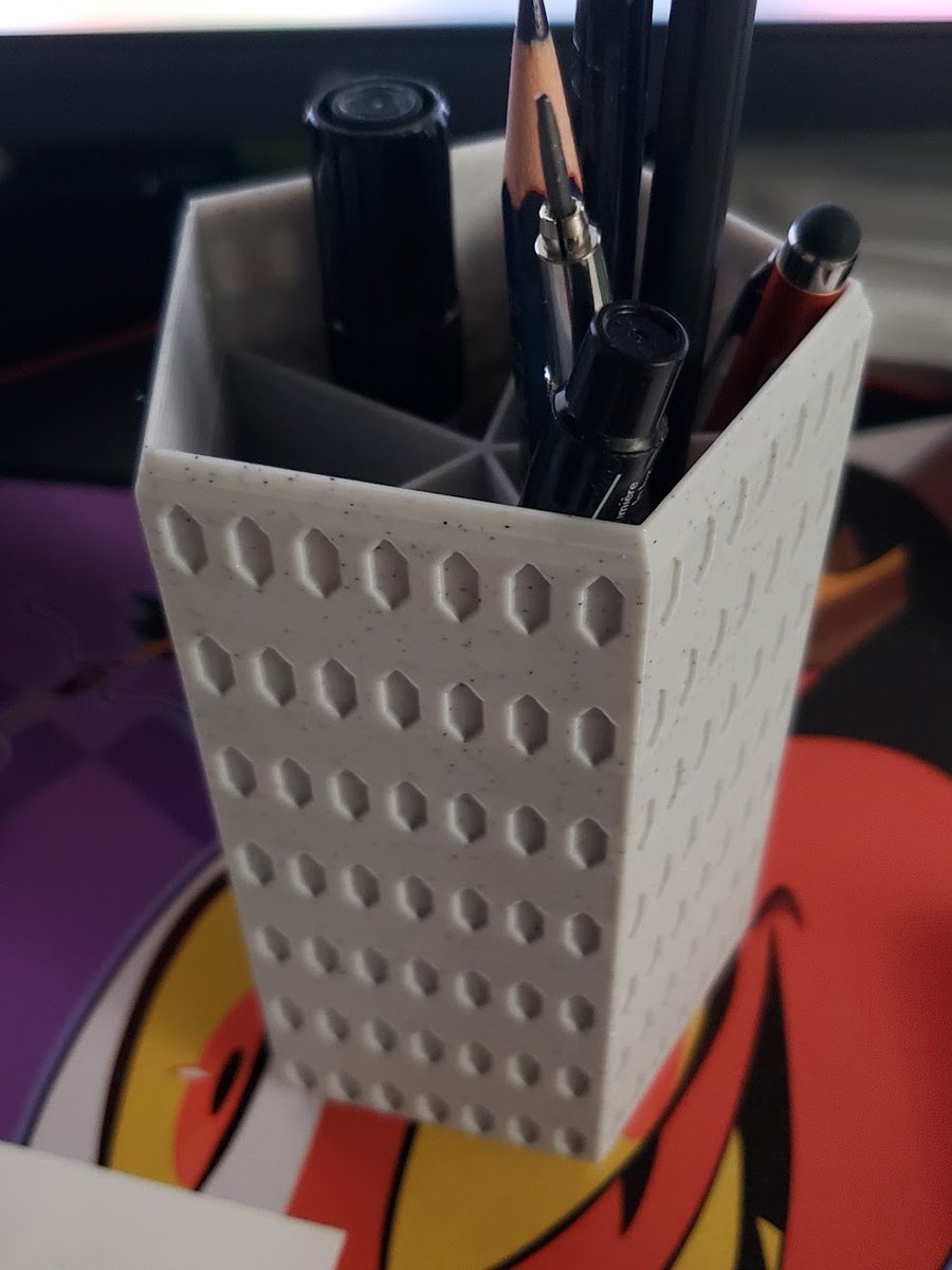 Gio32k's tweet photo. Made a simple pencil cup. Oh and I own a Prusa Mini 3d Printer https://t.co/EH7GGe5xDJ