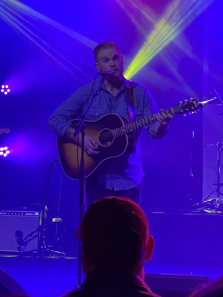 CourtneyGreenle's tweet photo. Seeing my second favorite man in less than 2 months, with my favorite man is like bringing heaven down to earth. @zachlanebryan puts on a great show every time! https://t.co/IdMlFqaxrN