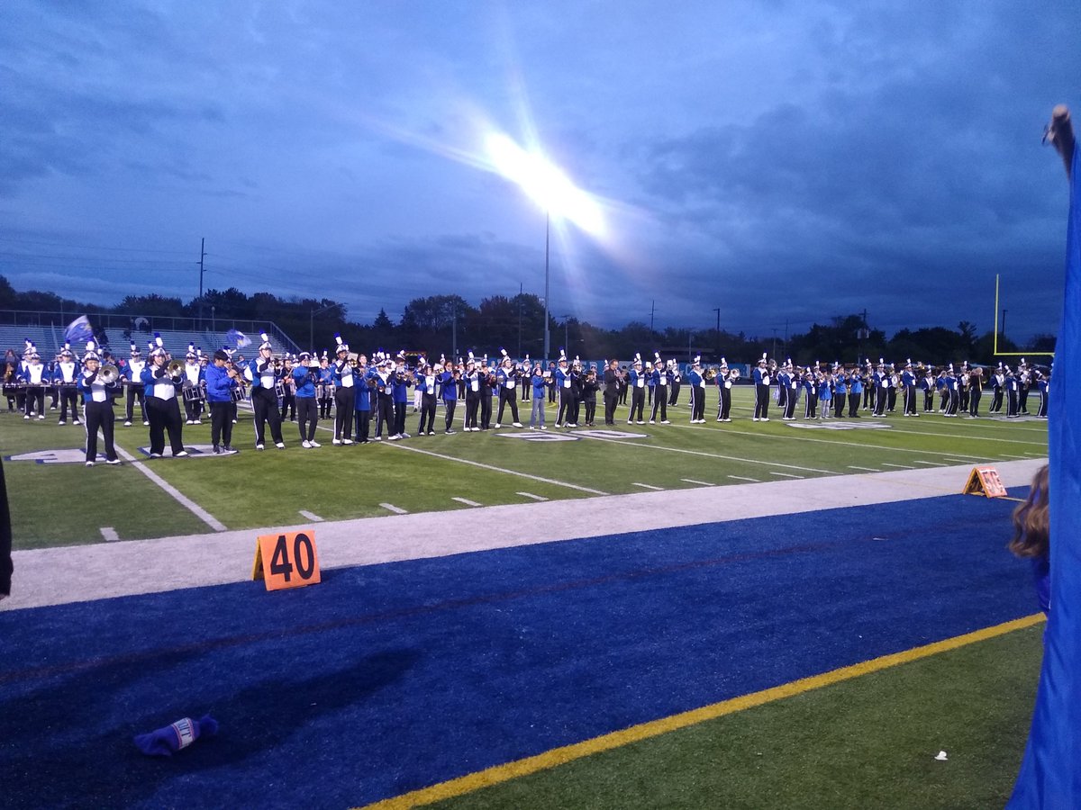 ReutherBands's tweet photo. 8th grade Future Falcons did a great job tonight combining with the @RHSFalcons marching band! Thanks for having us @DavidAUhrig. @ReutherCrusader @rochcommschools https://t.co/5eljH0XYjj