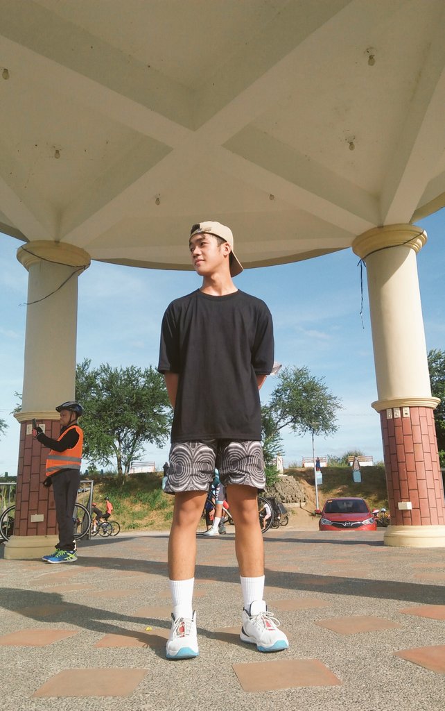 Justine Peña tweet media