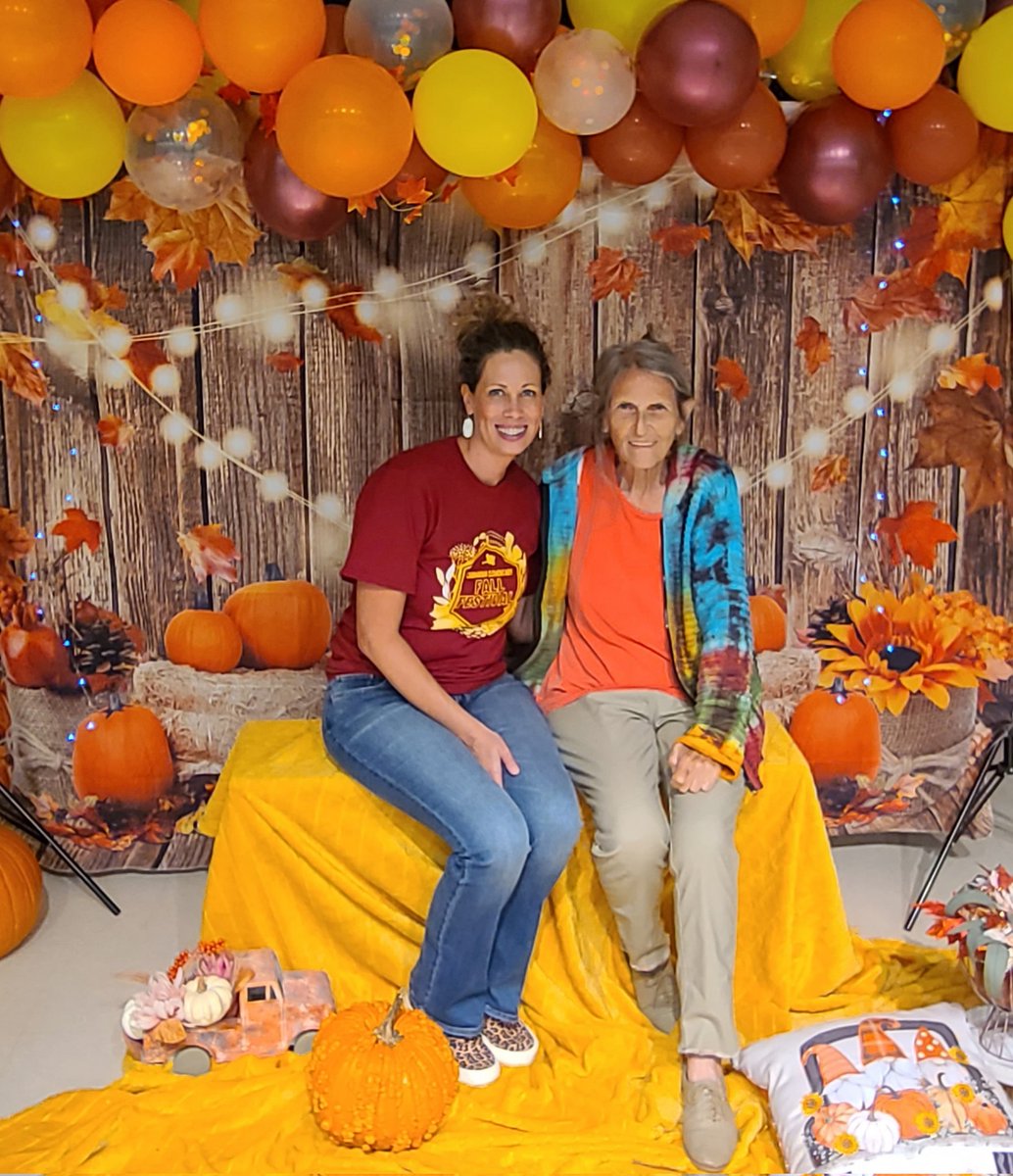 Sosa06Andi's tweet photo. Fall Festival was AMAZING! I β€ my community so much. A huge thank you to our PTA Board for their work and preparation to make this happen. #luckyprincipal #RootedCarnahan #RootedStinson #RootedBrandeis https://t.co/VdFAn5M22d