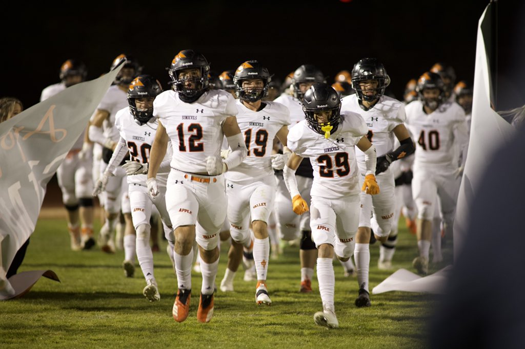 AVSunDevilFB's tweet photo. Second half starting now. 
🤘#SmokeOAK 💨 #GoDevils #SunDevilPrideIsContagious #HighSchoolNews #HighSchool #AppleValley #HighDesert #AppleValleyHighSchool #LetsGoDevils #AVHSSunDevils. https://t.co/P8UaSVhAVx