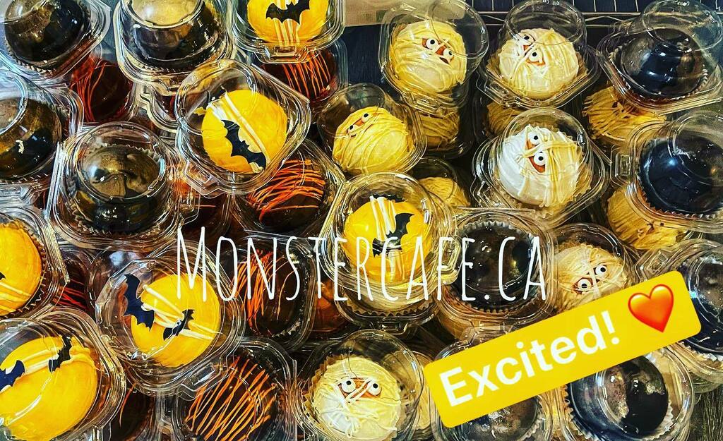 MonsterCafeON's tweet photo. Halloween Hot cocoa bombs!!🦇 
#londonontario #hcb #hotcocoabombs #halloweenhotcocoabombs https://t.co/FXU5lXctIk