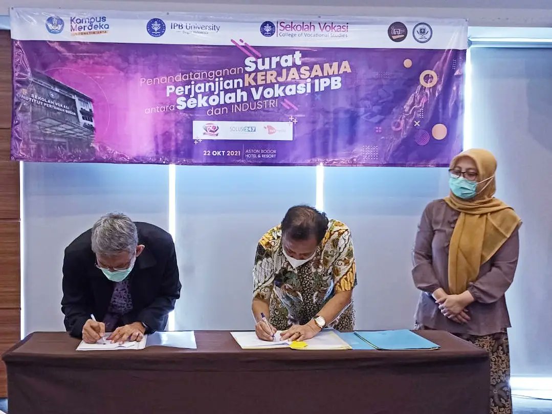 solusi247's tweet photo. Jum'at, 22 Oktober 2021, Sekolah Vokasi Institut Pertanian Bogor (SV IPB) telah melakukan penandatanganan nota kesepahaman dengan Solusi247, PT Dua Empat Tujuh dengan tema "Embedded Curriculum".
#Solusi247 #SVIPB #SekolahVokasi #data #bigdata #hadoop #indonesia #YAVA247 https://t.co/Xt5Ndo01nY