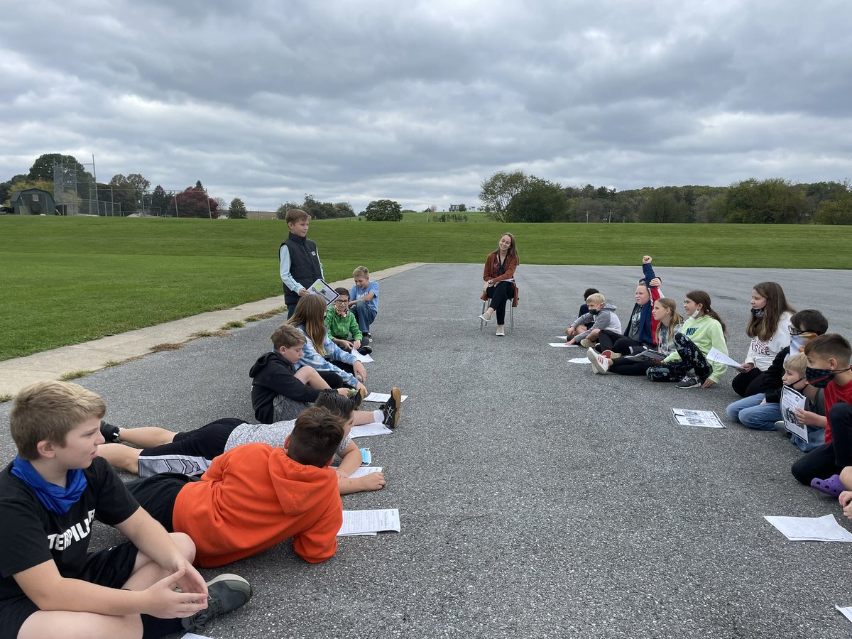 MrsMackClass's tweet photo. @NorthsideROARs @MissRHawk Practicing citing strong evidence from text in the form of a 5th grade debate! Fantastic evidence given for both sides! #weakvsstrongevidence #tdapractice #futurelawyers https://t.co/EF7ZMxY4u7