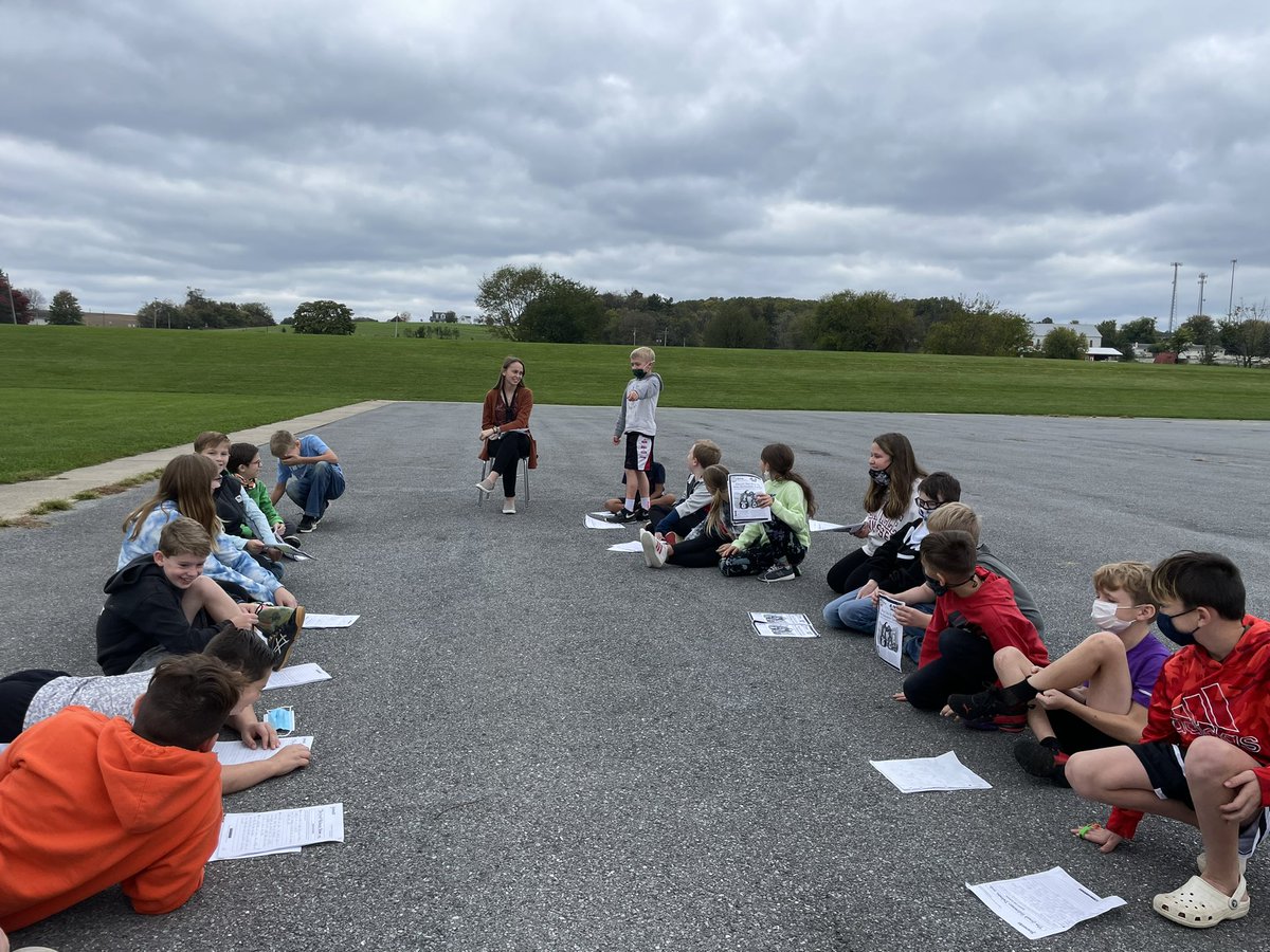MrsMackClass's tweet photo. @NorthsideROARs @MissRHawk Practicing citing strong evidence from text in the form of a 5th grade debate! Fantastic evidence given for both sides! #weakvsstrongevidence #tdapractice #futurelawyers https://t.co/EF7ZMxY4u7