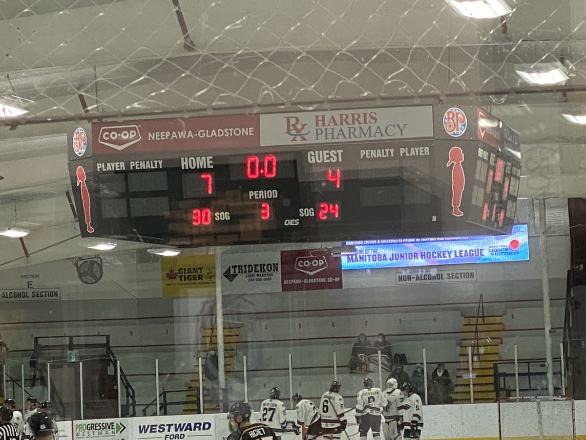 psyfera1's tweet photo. What a game 🥰🥰🥰!! Very nice👏👏👏 titans won 😍😍😍@MJHLTitans 
#neepawatitans https://t.co/90jgWqpjja