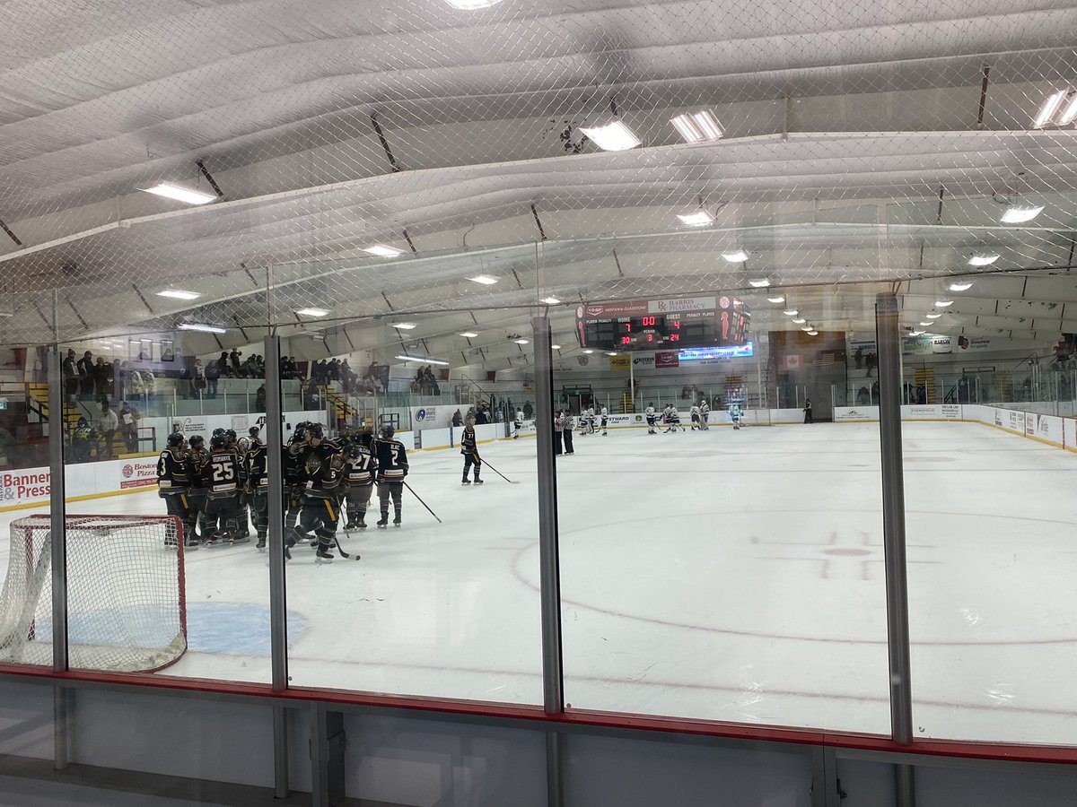 psyfera1's tweet photo. What a game 🥰🥰🥰!! Very nice👏👏👏 titans won 😍😍😍@MJHLTitans 
#neepawatitans https://t.co/90jgWqpjja
