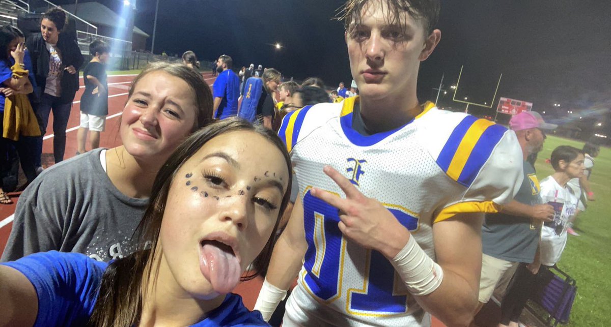 e1han6uford's tweet photo. deweville who? https://t.co/DaagFOStgT