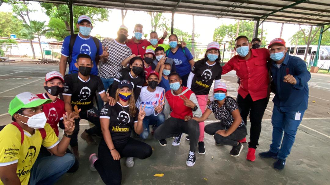 OviedoPSUV's tweet photo. (2/3) En este poderoso encuentro juvenil se demostró que la juventud de Ciudad Guayana es disciplinada, trabajadora, consciente de sus capacidades y capaces de desempeñarse de manera extraordinaria en cualquier labor.

#VacúnateEvitaElContagio
#VamosCiudadGuayana https://t.co/5FMmHjQqzH