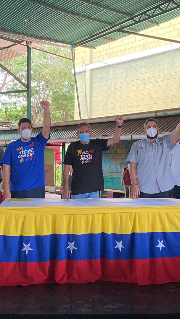 OviedoPSUV's tweet photo. (2/3) En este poderoso encuentro juvenil se demostró que la juventud de Ciudad Guayana es disciplinada, trabajadora, consciente de sus capacidades y capaces de desempeñarse de manera extraordinaria en cualquier labor.

#VacúnateEvitaElContagio
#VamosCiudadGuayana https://t.co/5FMmHjQqzH