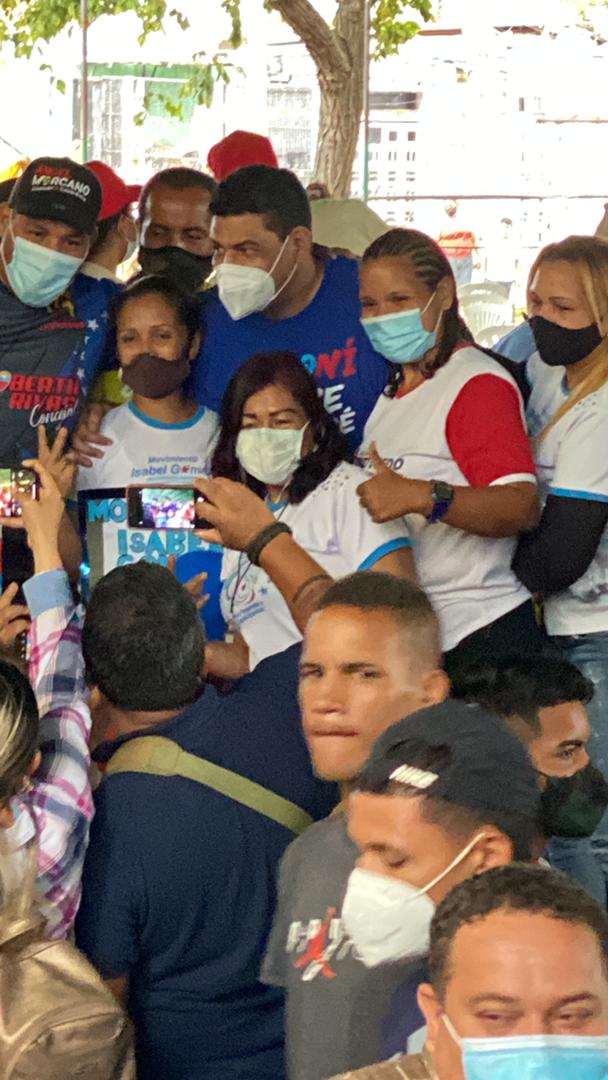 OviedoPSUV's tweet photo. (3/3) Ellos han demostrado que la mejor forma de salir adelante es escuchando ideas frescas e innovadoras, así que junto al Dip @amarcanopsuv escuchamos sus propuestas y estamos seguros que con la juventud ¡Bolívar Renace!

#VacúnateEvitaElContagio
#VamosCiudadGuayana https://t.co/SeS914BpSh