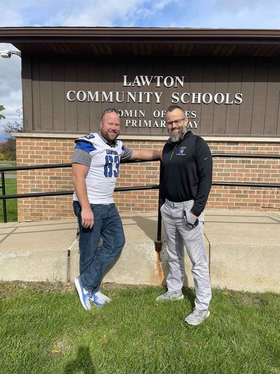 RFrens's tweet image. Well, a bet made is a bet paid! Headed over to Lawton today to settle up after last weeks’ bet.  Good time catching up with @BenBan_qcb over lunch.