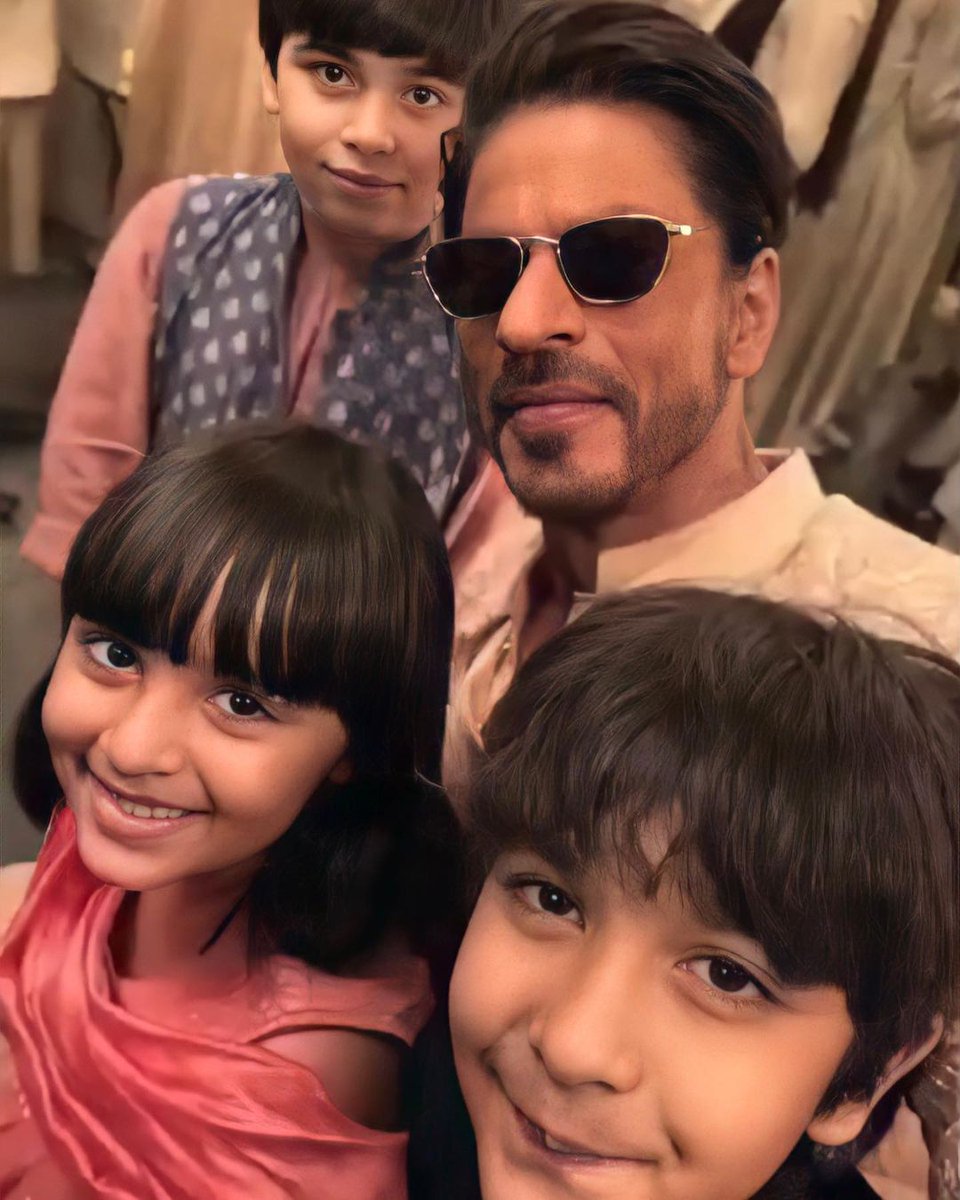 SRK's new #CadburyCelebrations ad ❤️
These  selfies 🥺