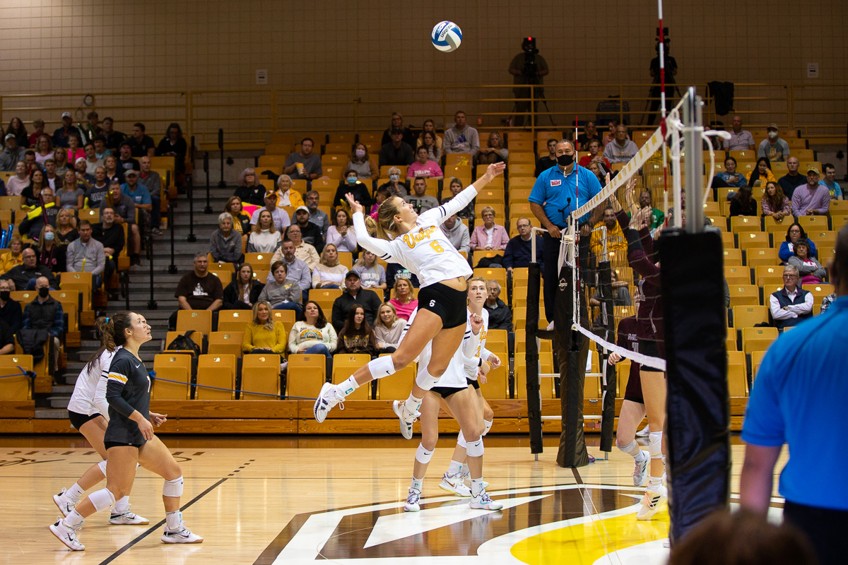 valpoathletics's tweet photo. 🏐 12 kills on .417 hitting for Maddy Boyer, 11 kills on .421 hitting for Haley Hart
🏐 8 blocks from Peyton McCarthy
🏐 @VU_VB with the 🧹 of Missouri State in a match which featured 36 ties/23 lead changes

📝 ➡️ https://t.co/riTPKDHqYN

#GoValpo #WeAreBeacons #MVCVB https://t.co/HakWmPz5gq