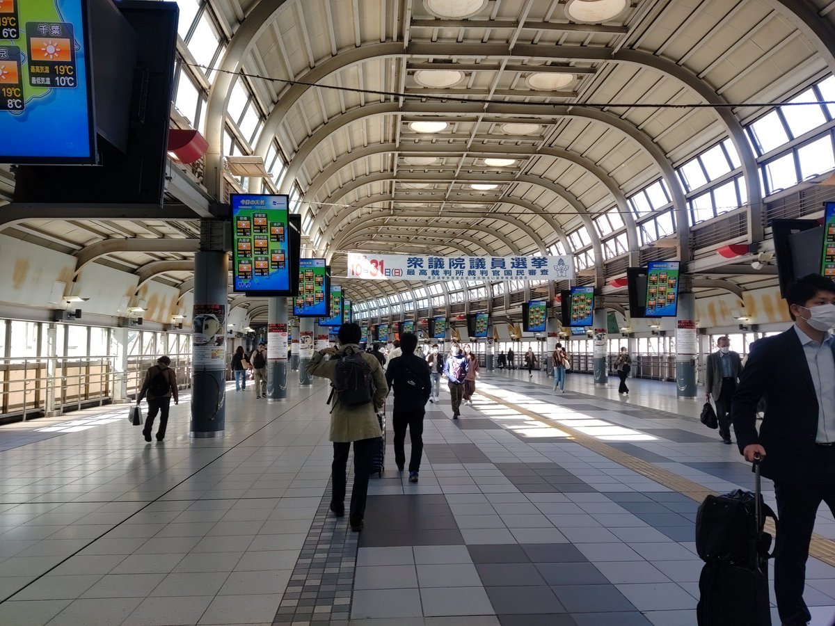 nomoto3's tweet photo. 品川駅前の元パシフィックホテルの建物がいよいよ来月取り壊される。高輪口駅前もリニア開始に合わせ大きくﾘﾆｭｰｱﾙされるし、品川駅って広いコンコースや列車の乗車案内のアナウンスが流れてたりと、空港っぽくて好きなんで楽しみだな。 https://t.co/nPDVqyGtdP
