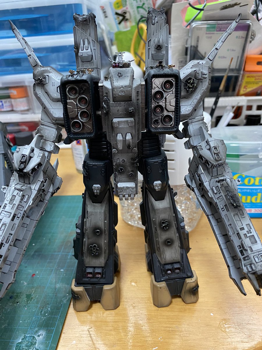 vsbt3's tweet photo. 急遽代打出場が決まったマクロス
足の破損と埃が凄かったので修理してましたw
#ILOVEM https://t.co/cGQxzAlNy4