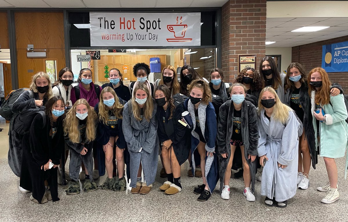 WNGVS's tweet photo. 6-0 win by your Akons that will advance them to semifinals 🤪🤪
Goals: Olivia Holet (2), @savpenetrante, @laurencundra, @GheeJada/@lexireadd, Allie Besancon (First Varsity Goal)
Assists: @savpenetrante (2), @ashroca_ , @laurencundra, @IzzySchmidt9, @HOlearczyk https://t.co/PLFauDtpde