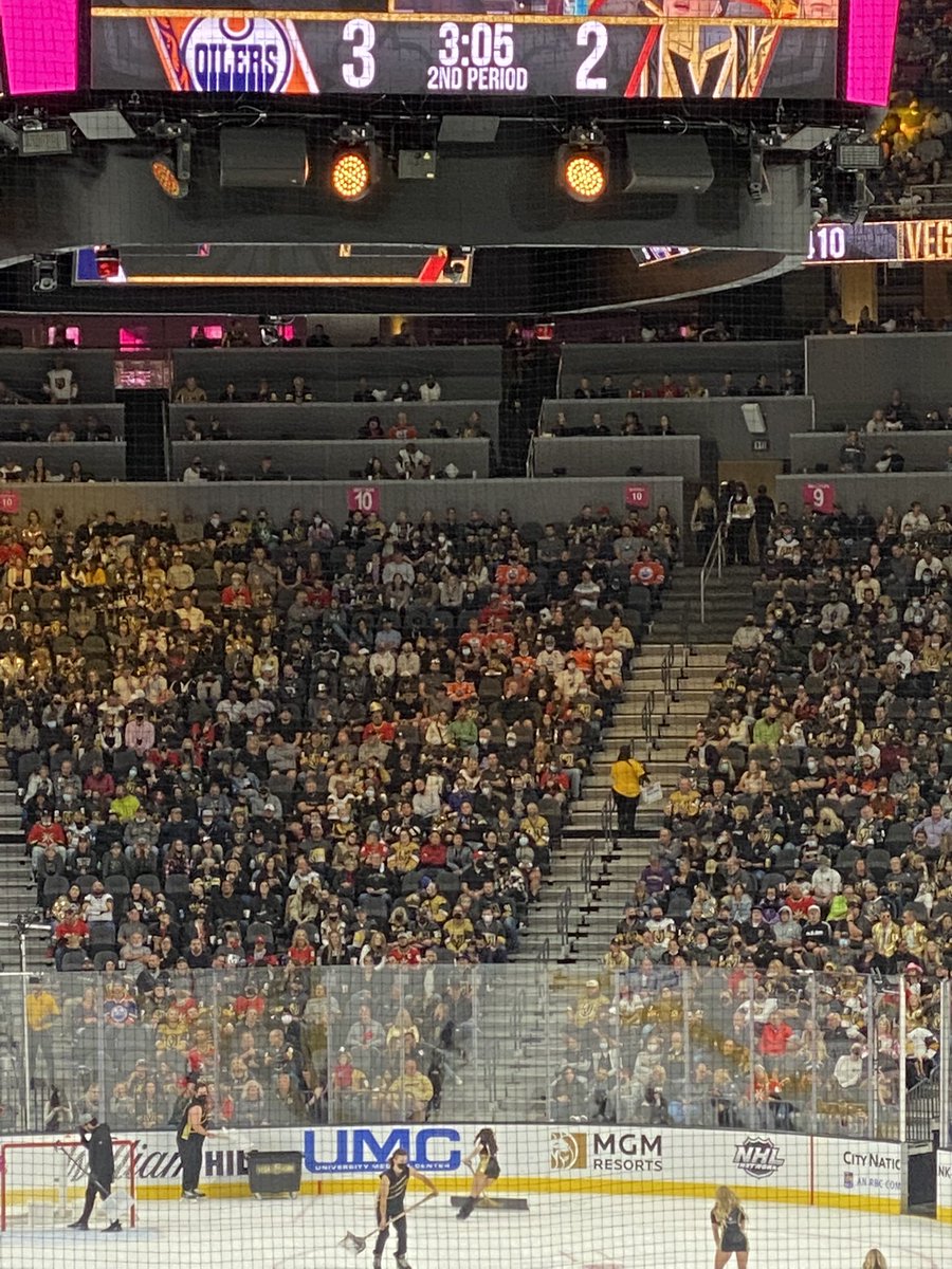 GirlChatSports's tweet photo. The @EdmontonOilers have taken control of this game in the 2nd Period w/ a score of 3-2 w/ 3:05 left in the 2nd Period!!
But still plenty of #puckplay action left for our #vgk to make some defensive adjustments & offensive play better going forward https://t.co/E5u4RXHq8X