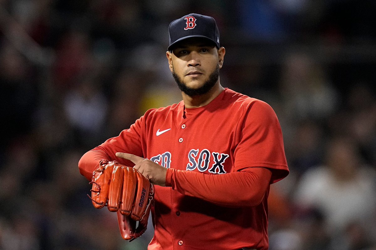 AdamRevelette's tweet photo. Correa asked for the time. Astros outscored 21-8 next two games.
Eduardo Rodriguez asked for the time. Sox outscored 23-3 after.
Moral of the story? Get a watch. Or check your 📱. #alsoKarma #letthesleepingDOGlie https://t.co/mhWSGowuG0
